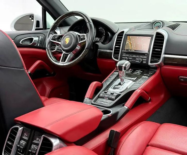 Porsche Cayenne (2016) Výkonná verze S - fotka 9 z 18