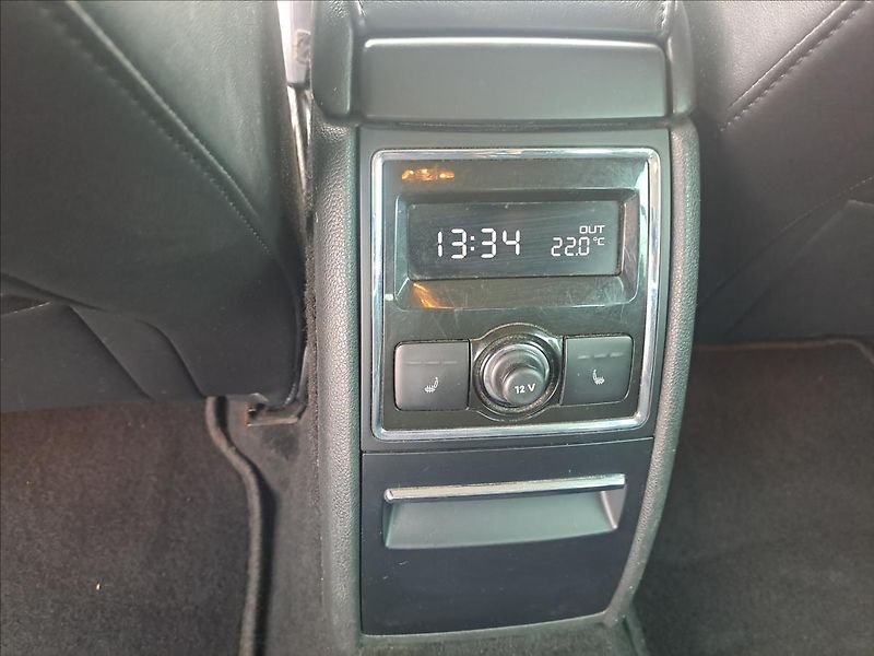 Škoda Superb 2,0 TDI DSG KOUPENO CZ - fotka 9 z 16