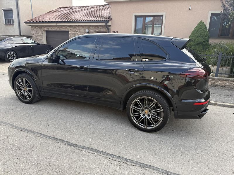Porsche Cayenne (2018) - fotka 8 z 13