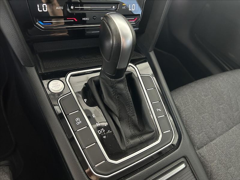 Volkswagen Passat 2,0   TDI 90kW,DSG,SERVISKA,AC - fotka 23 z 33