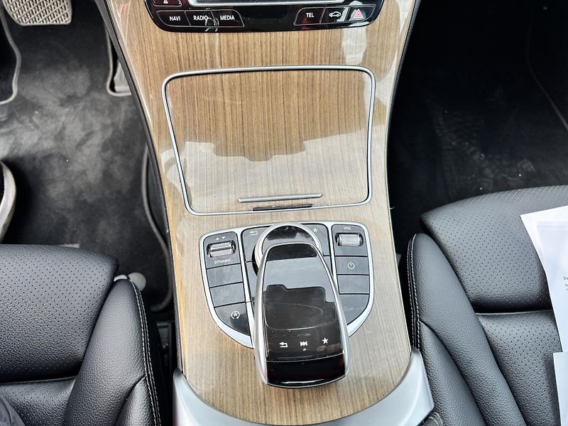 Mercedes-Benz Třídy C (2017) 180 115kW Exclusive  - fotka 24 z 28