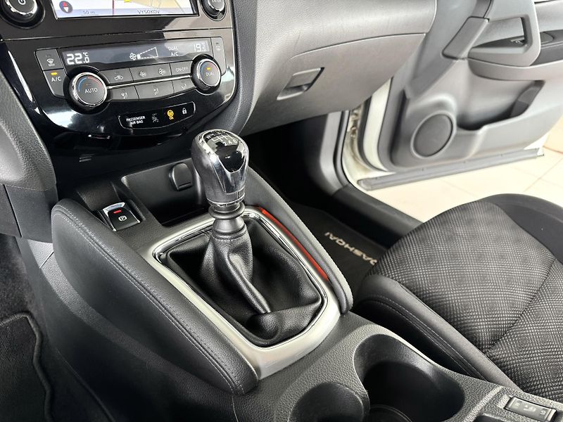 Nissan Qashqai 1,2DIG-T*Navi*Kamera*PDC*Tažné - fotka 21 z 34