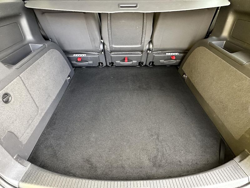 Volkswagen Touran (2010) 1.2TSI/77kW * 2.Maj.  - fotka 31 z 37