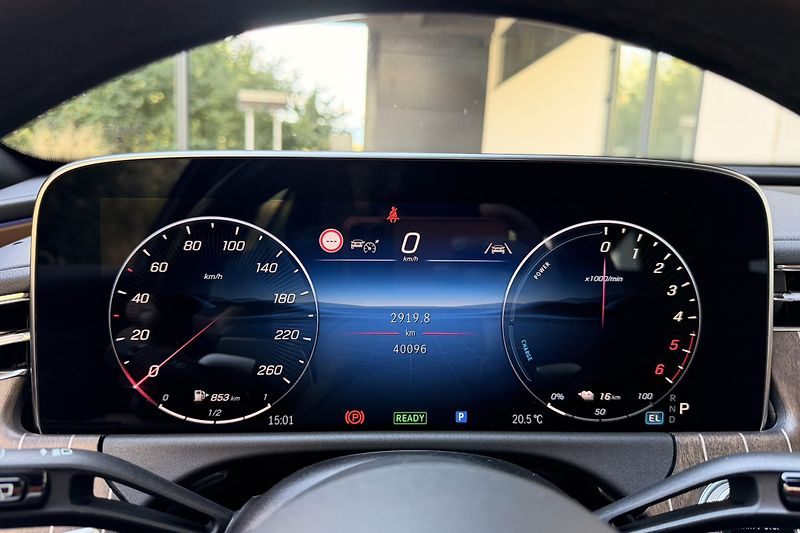 Mercedes-Benz Třídy E (2024) E 300de 4Matic  - fotka 27 z 68