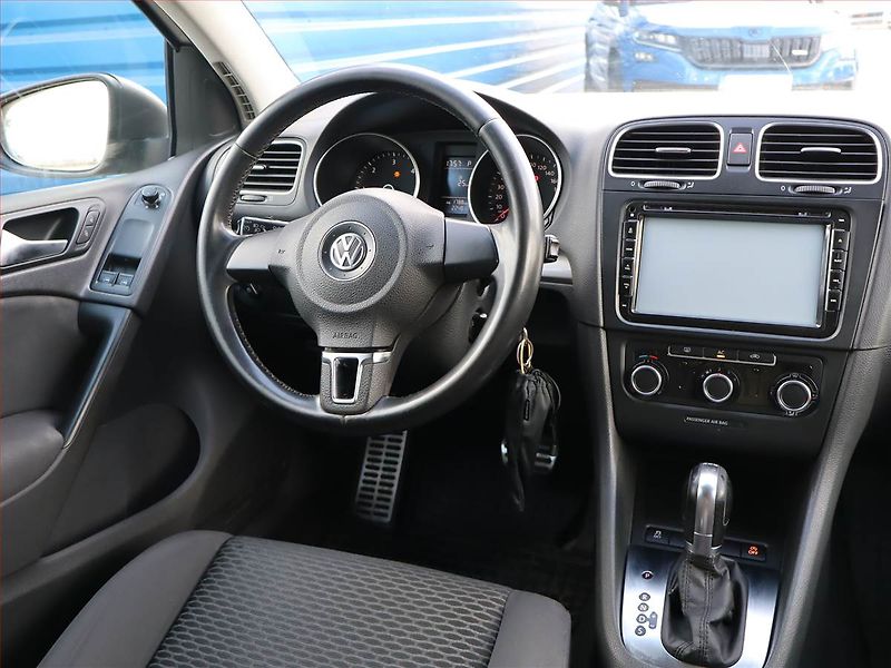 Volkswagen Golf (2011) 1.6 TDI, Automat, Tempomat - fotka 7 z 16