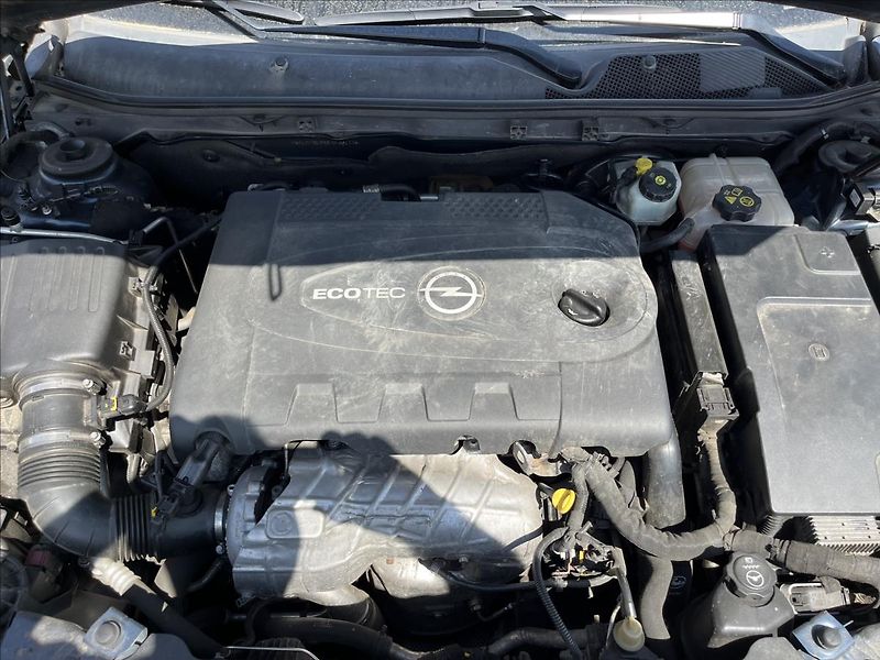 Opel Insignia 2,0 CDTi COSMO KLIMA ROZVODY - fotka 31 z 38