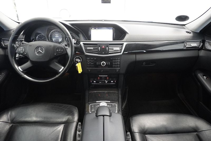 Mercedes-Benz Třídy E (2009) E350 3,0 CDI AVANTGARDE AUT. - fotka 20 z 26