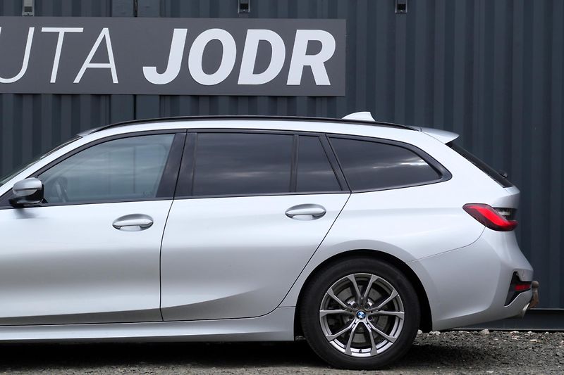 BMW Řada 3 330e xDrive, ACC, Tažné - fotka 3 z 39