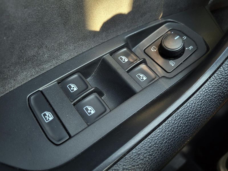 Škoda Kodiaq 2.0 TDi DSG 4x4 SPORTLINE - fotka 22 z 47