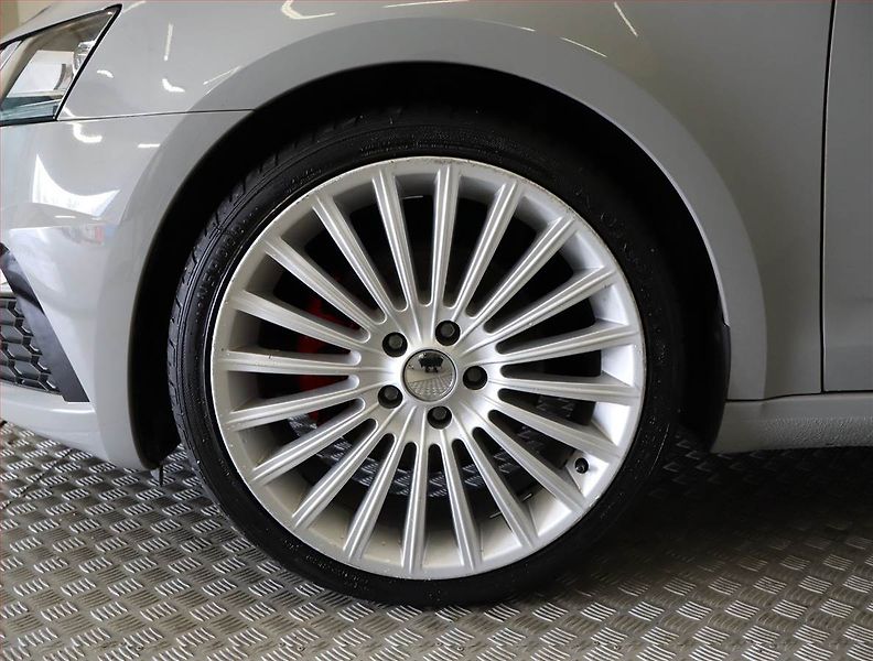 Škoda Octavia (2018) RS 2.0 TDI 4x4 DSG, 4X4 - fotka 15 z 25