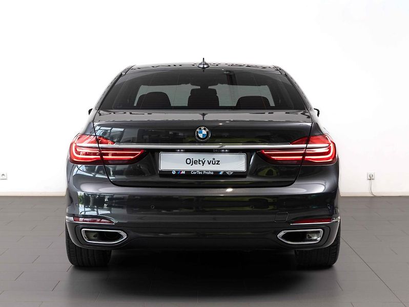 BMW Řada 7 740d xDrive - fotka 4 z 22