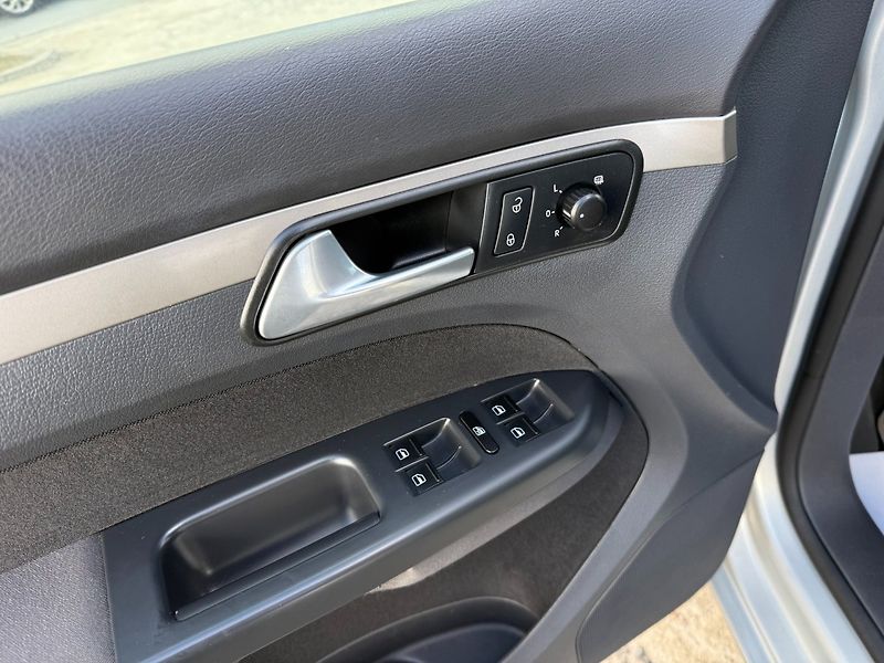 Volkswagen Touran (2009) 1.9TDI 77kW *Tažné*ALU*Servis* - fotka 10 z 21
