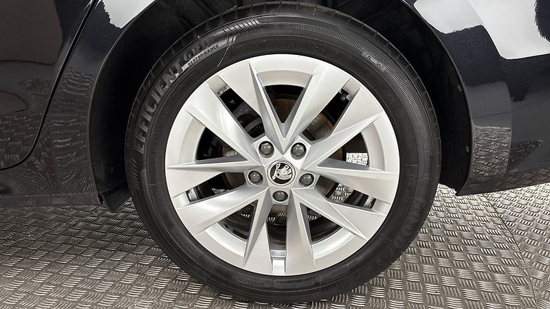 Škoda Octavia 2.0 TDI DSG Ambition Combi - fotka 19 z 23