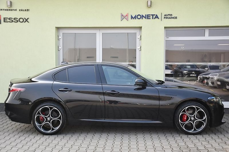Alfa Romeo Giulia 2.0T 16V 206kW COMPETIZIONE 1M - fotka 12 z 43