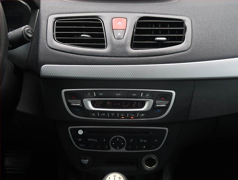 Renault Fluence (2010) 1.6 16V, po STK, jezdí skvěle - fotka 12 z 18