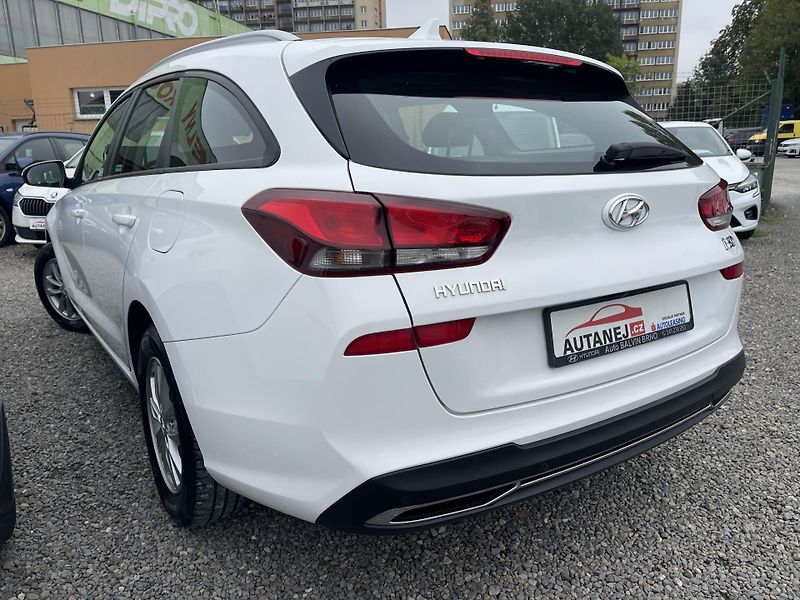 Hyundai i30 1.6d 4/2022 NEHAV-NAVI-DPH-ČR! - fotka 9 z 43