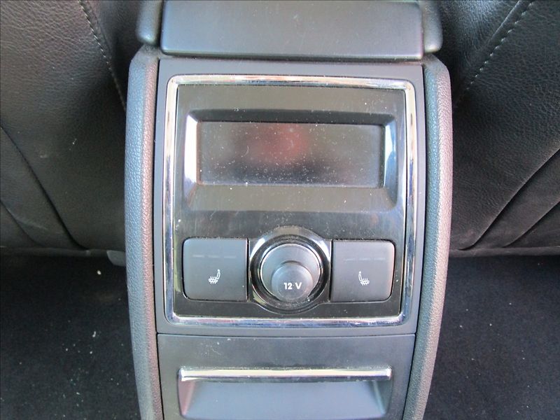 Škoda Superb 2.0TDi DSG, Elegance - fotka 24 z 46