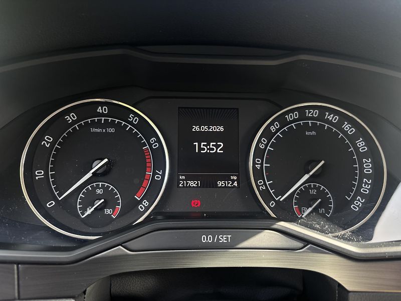 Škoda Superb (2016) 2.0 TSI 162kw Style NAV - fotka 18 z 31
