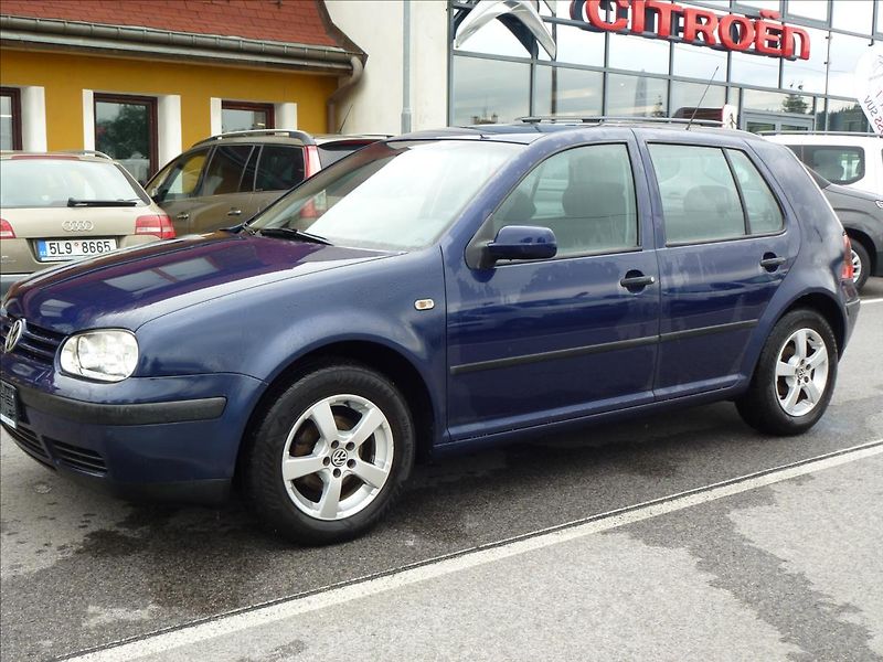 Volkswagen Golf 1,4 16V  Basis - fotka 9 z 44
