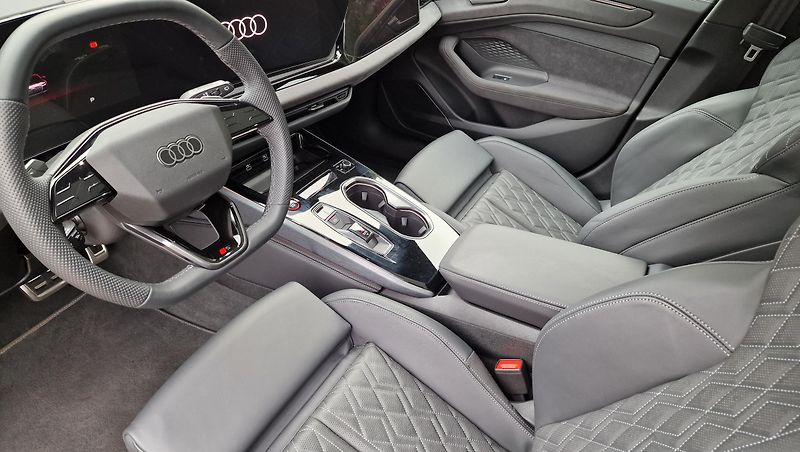 Audi A6 Avant (2025) quattro S-line Vzduch Pano Taž - fotka 10 z 52