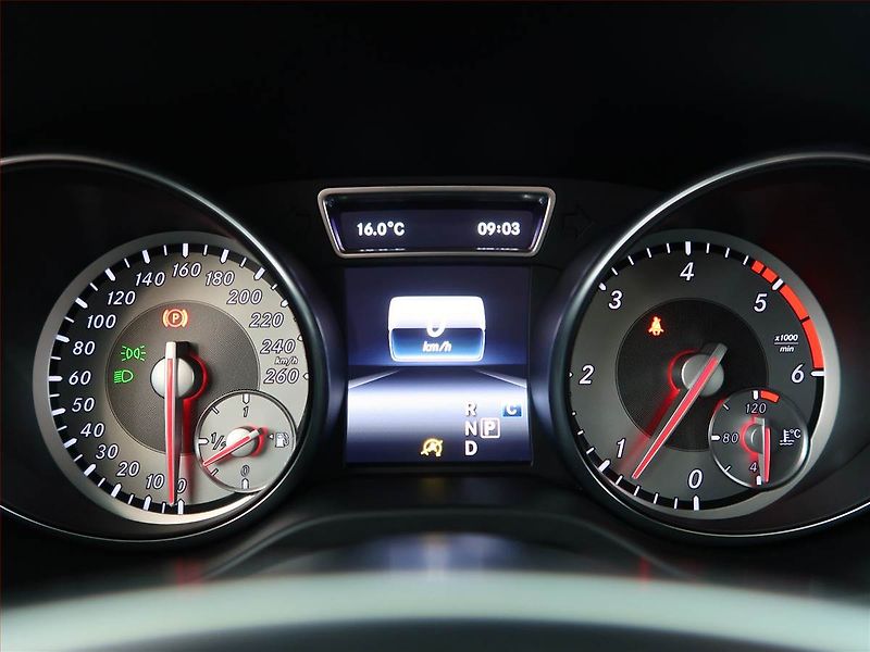 Mercedes-Benz GLA (2017) AMG line 200 d 4MATIC - fotka 11 z 22