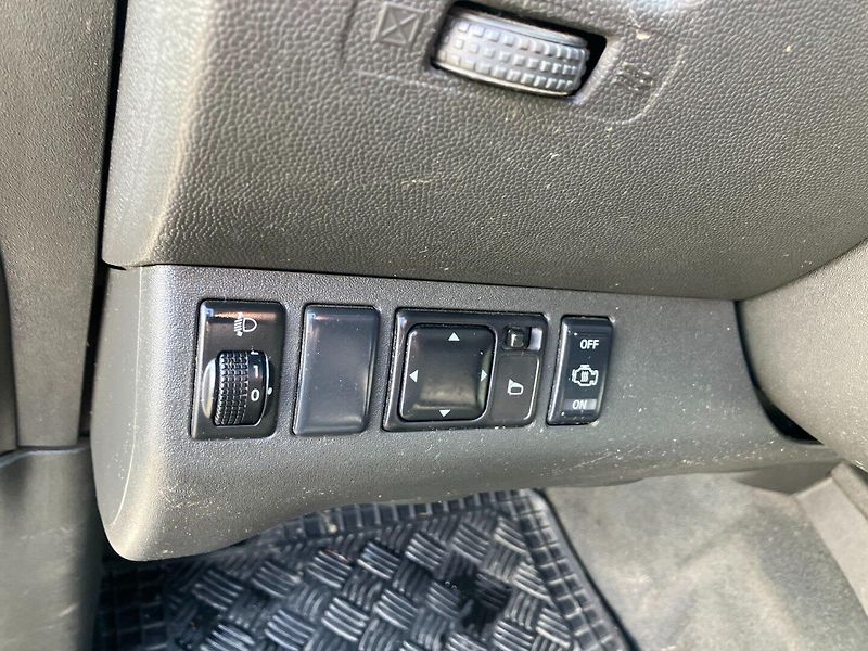 Nissan Navara (2007) 2.5DCI 4WD DOUBLE CUB - fotka 25 z 27