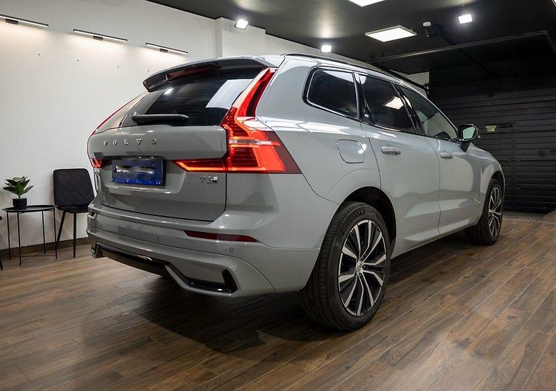 Volvo XC60 (2025) Plug-in hybrid PLUS DARK - fotka 5 z 26