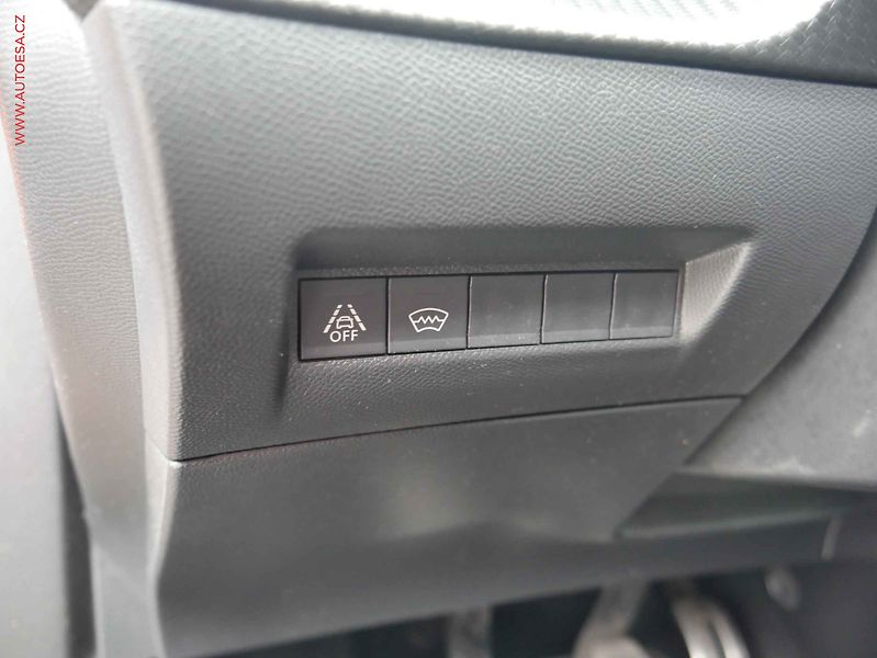 Peugeot 2008 (2021) 1.2 PT, ČR, GT Line - fotka 12 z 26
