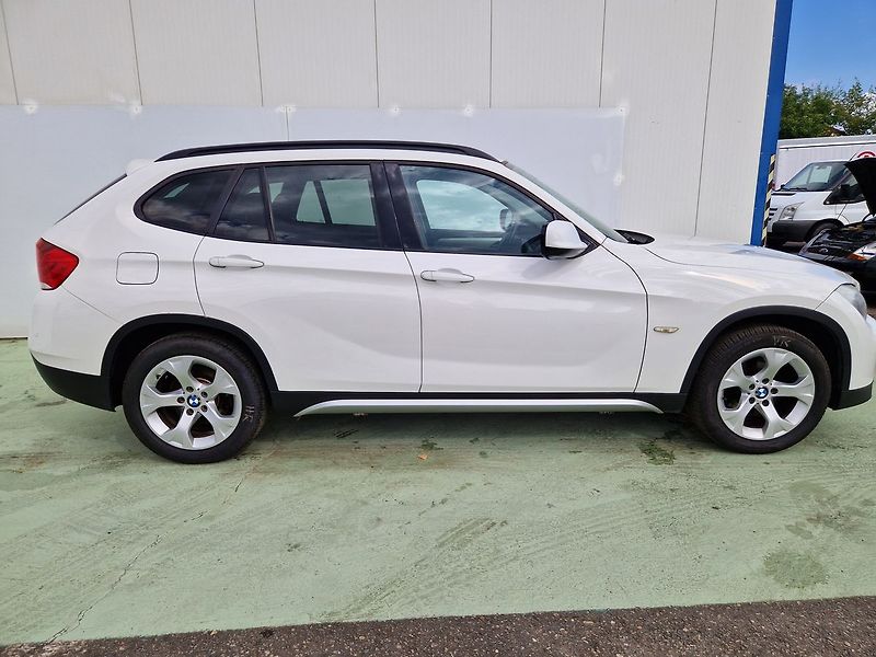 BMW X1 2.0i, 110kW, sDrive - fotka 5 z 32