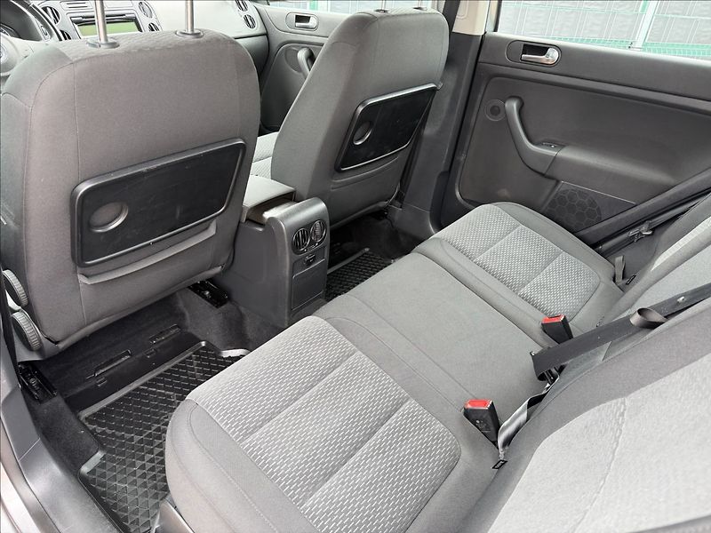 Volkswagen Golf Plus 1.6 TDI Comfortline - fotka 15 z 19