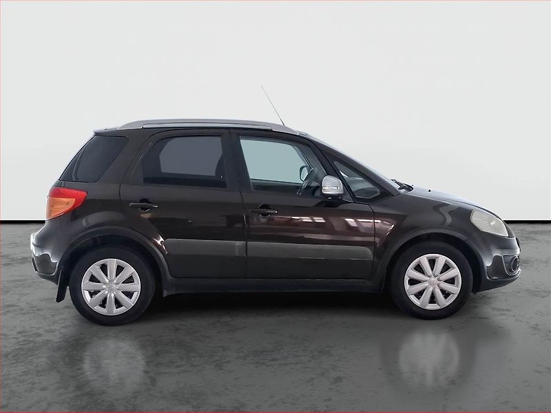 Suzuki SX4 (2013) 1.6 VVT - fotka 6 z 16