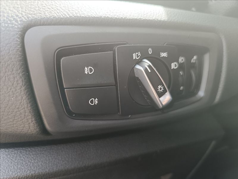 BMW Řada 2 1,5 218i Automat Active tourer - fotka 21 z 22