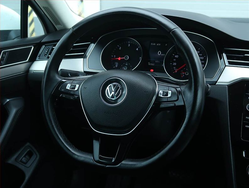 Volkswagen Passat (2018) R-Line 2.0 TDI, Automat - fotka 25 z 25