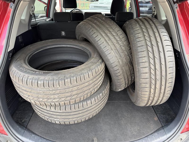 Toyota RAV4  2.2 D-4D 110 kW Active 4x4 - fotka 22 z 23