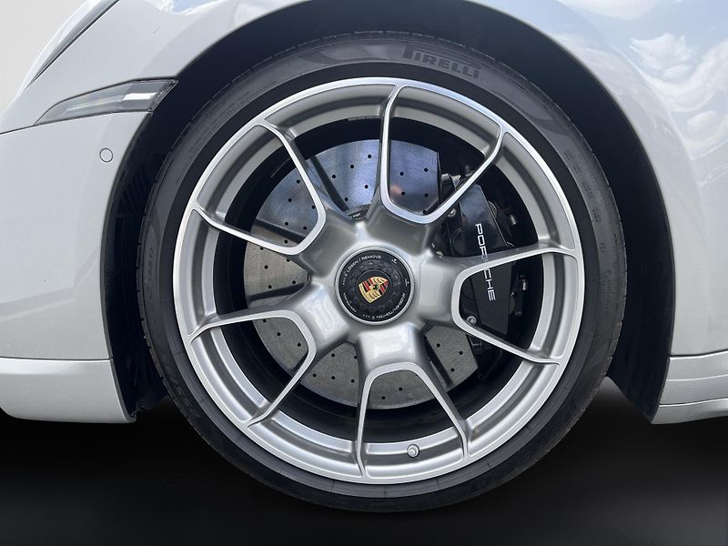 Porsche 911 Turbo S - fotka 11 z 28