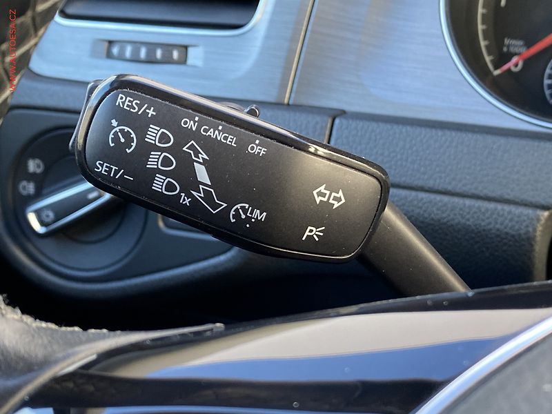 Volkswagen Golf (2014) 1.6TDi, Comfortline, zmk. - fotka 14 z 19