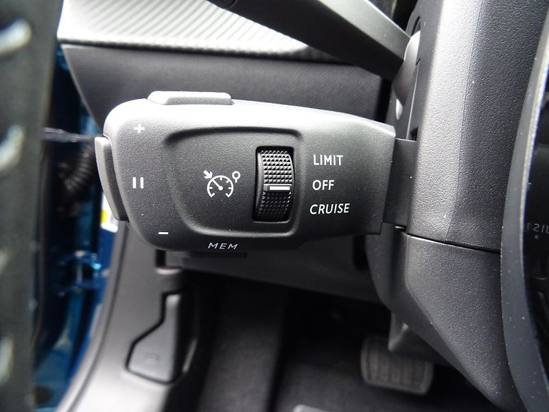 Peugeot 2008 (2026) ALLURE Hybrid 145k e-DCS6 - fotka 24 z 45