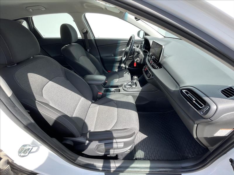 Hyundai i30 1,5 T-GDI DCT Family Smart NAV - fotka 16 z 22