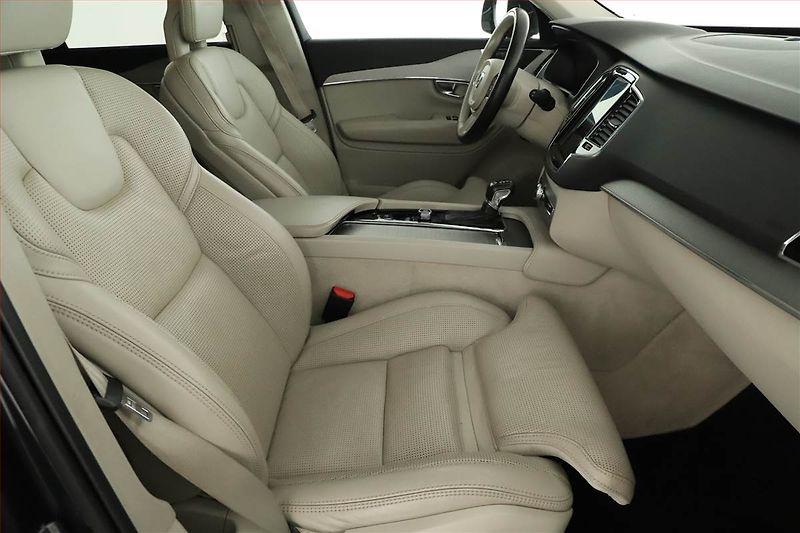 Volvo XC90 (2018) D5 AWD - fotka 19 z 21