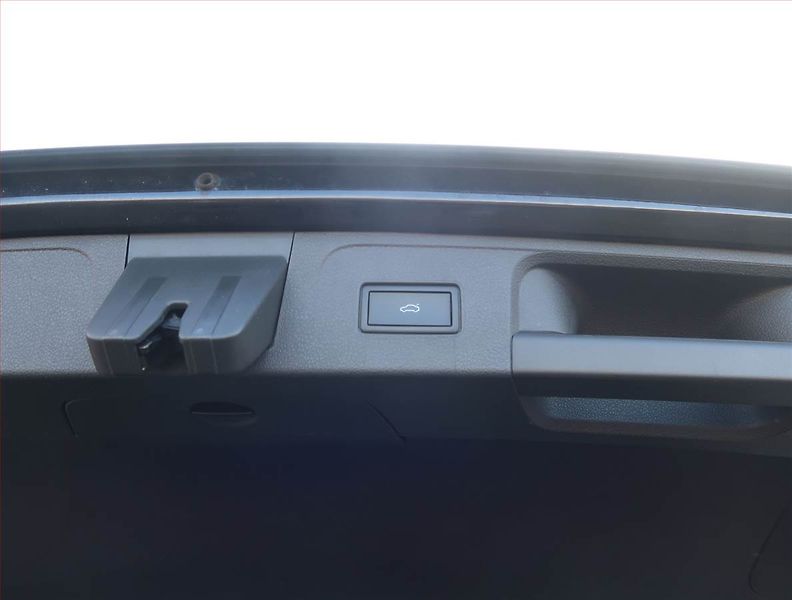 Volkswagen Passat (2022) Business 2.0 TDI, Automat - fotka 16 z 22