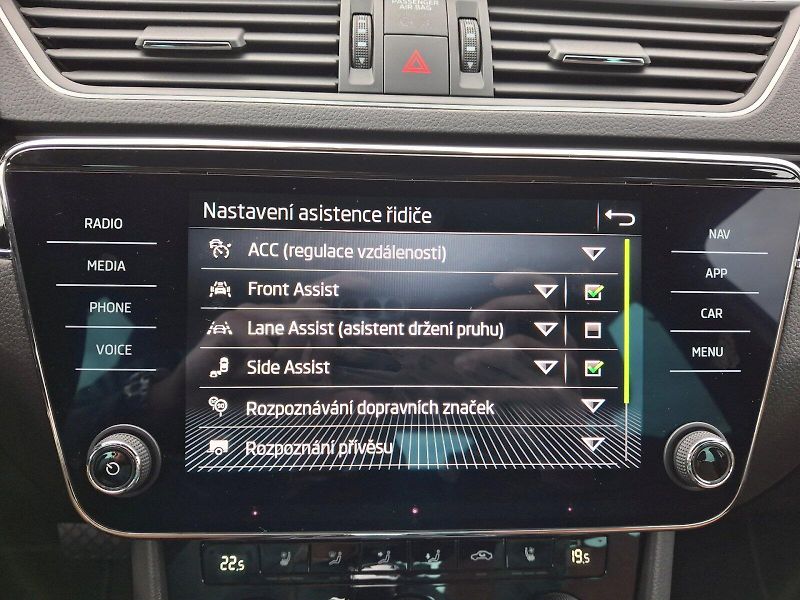 Škoda Superb (2023) Combi L&K DSG 2,0TDi 147kW - fotka 24 z 35