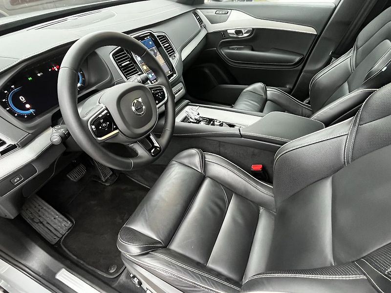 Volvo XC90 Plus Bright B5 AWD 173kW - fotka 21 z 31