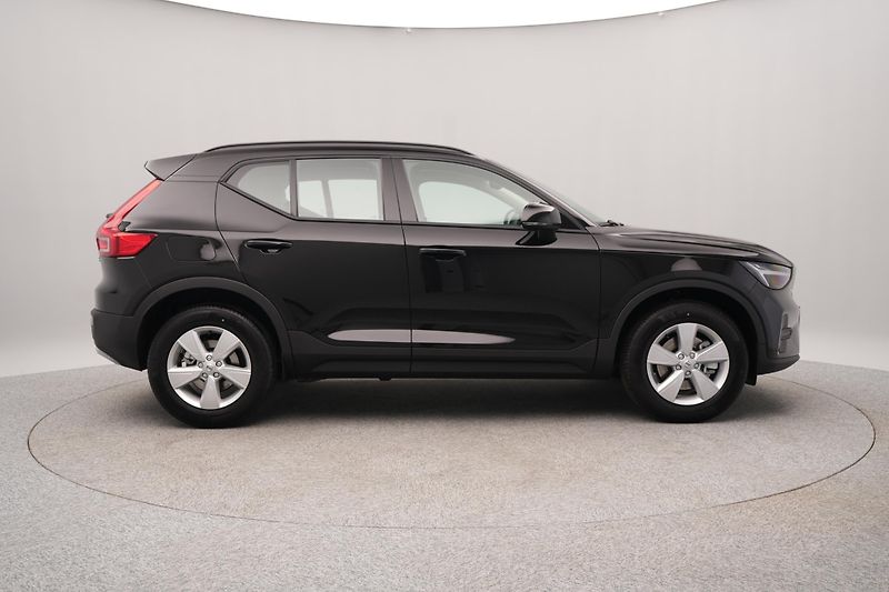 Volvo XC40 (2026) B3 AUT ESSENTIAL - fotka 13 z 20