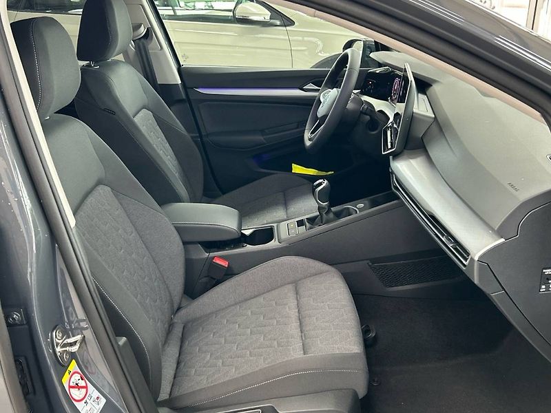 Volkswagen Golf (2026) Variant 1.5 TSI People - fotka 35 z 35