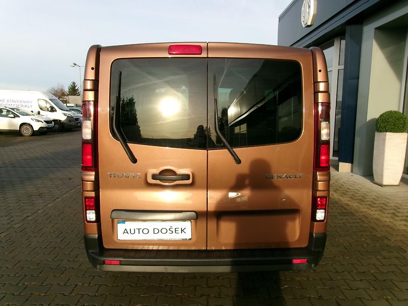 Renault Trafic 2.0 dCi 6míst REZERVACE - fotka 4 z 16
