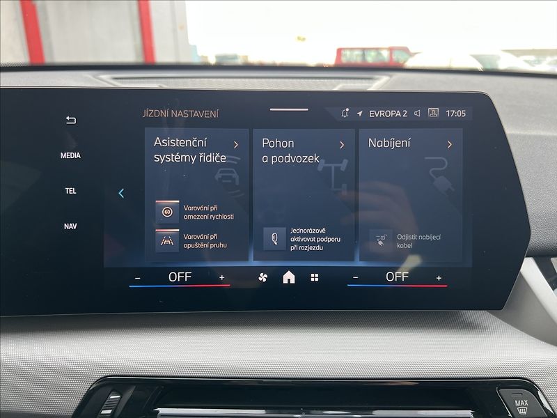 BMW iX2 0,0 eDrive20  Záruka 150kW - fotka 32 z 39