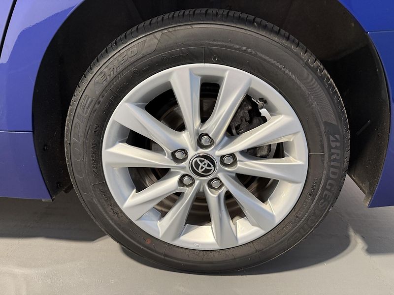Toyota Corolla 2.0 Hybrid e-CVT Comfort Touri - fotka 13 z 13