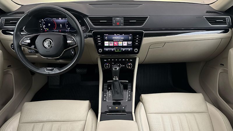 Škoda Superb 2.0 TDI DSG L&K Combi - fotka 8 z 35