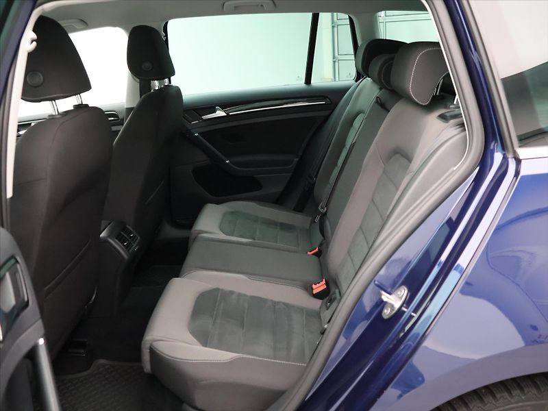 Volkswagen Golf 1,5 TSI 110kW DSG Highline LED - fotka 13 z 24
