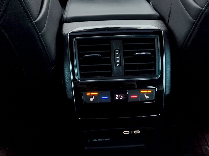 Škoda Superb (2020) L&K 2,0 Tdi 147 Kw 4x4 DSg - fotka 32 z 46